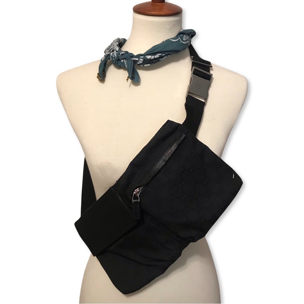 (SOLD) Gucci Vintage Fanny Pack Style Bag
